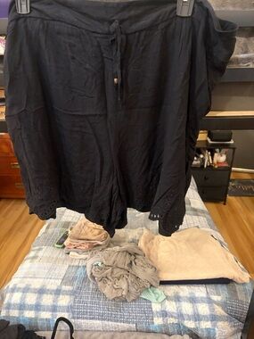 Terra & Sky Black Smocked Waist Pull-On Shorts